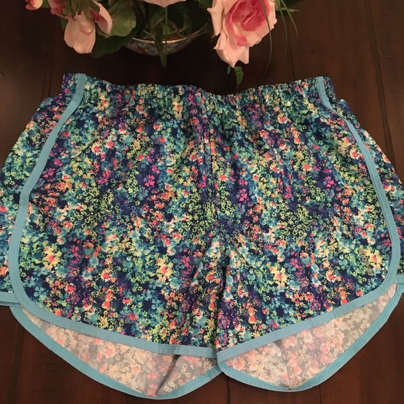 Reebok Shorts - Picture 1 of 3